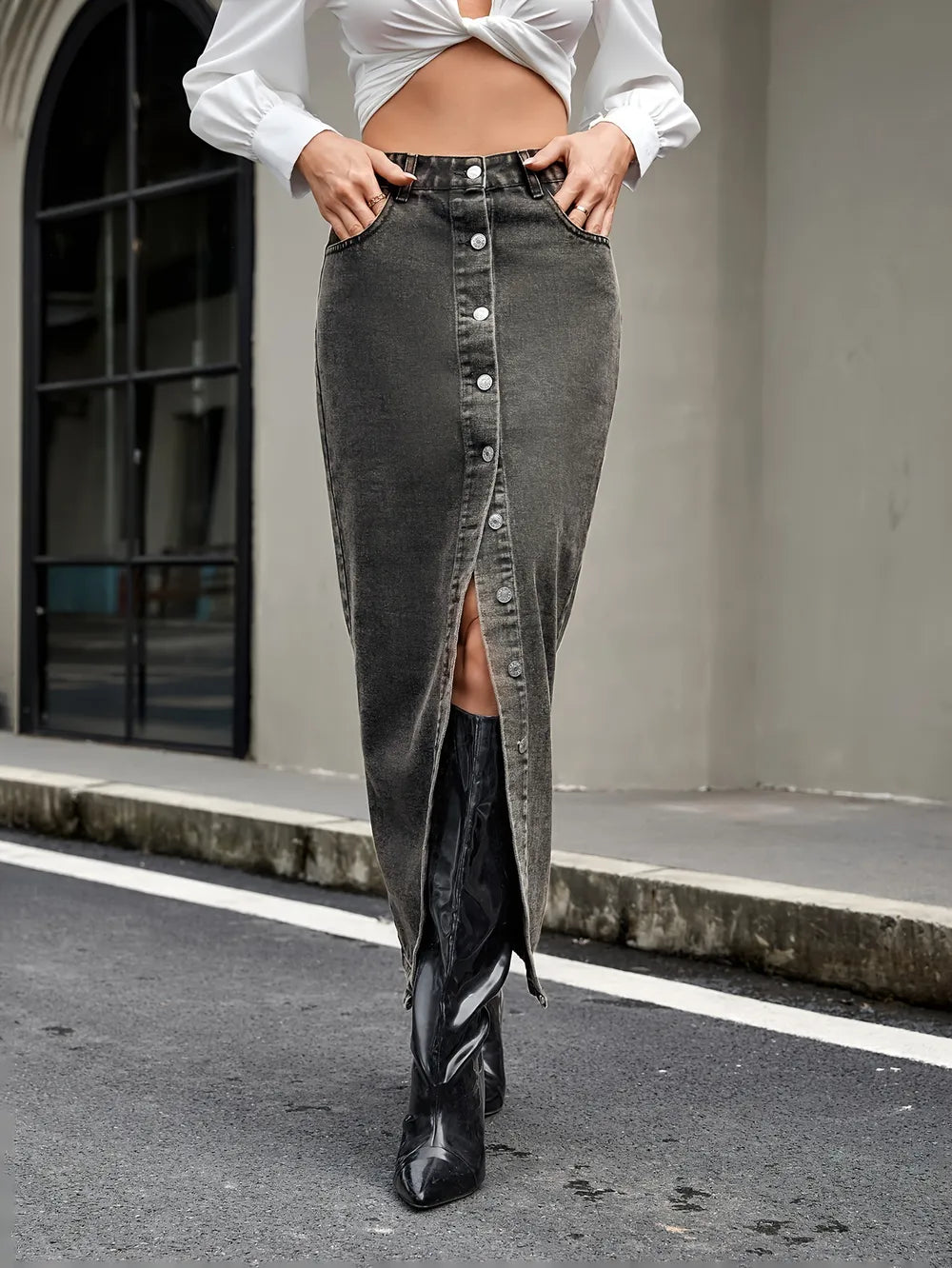 Retro and trendy multi button denim skirt