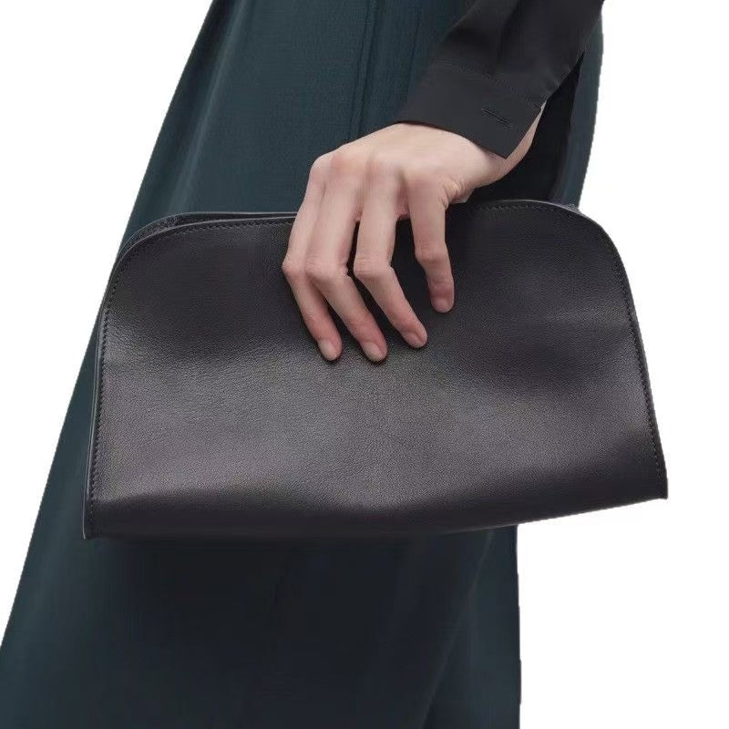 Leather bag for the armpit area