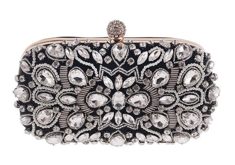 Luxe damesclutch met parels en diamantsteentjes