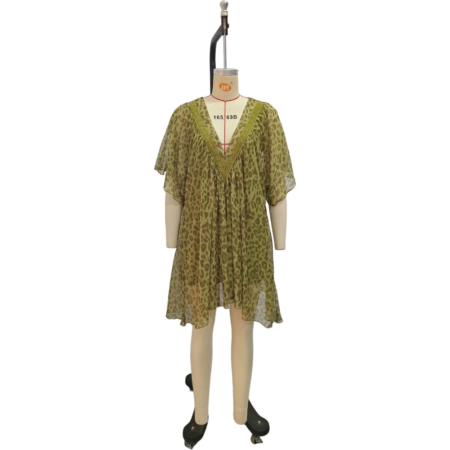 V-hals chiffon jurk met luipaardprint en asymmetrische rok