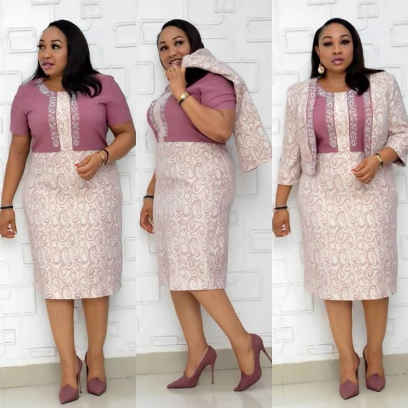 Plus-size dameskostuum jasje plus midi-jurk