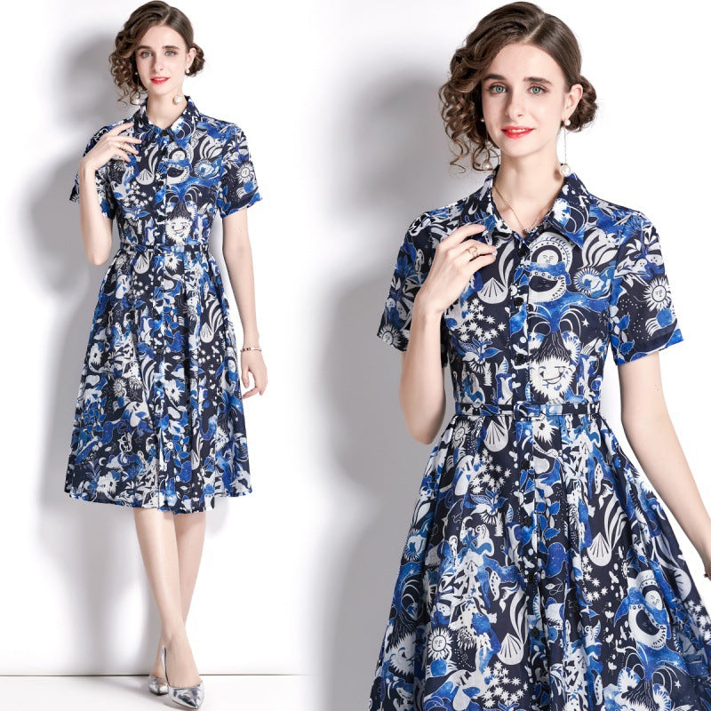 Blauwe blousejurk met bloemenprint omgeslagen kraag en korte mouwen