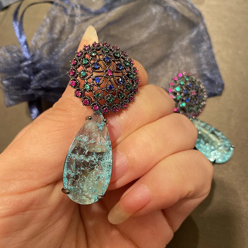 Tweekleurige modieuze blauwe oorbellen met gebroken kubieke zirkonia