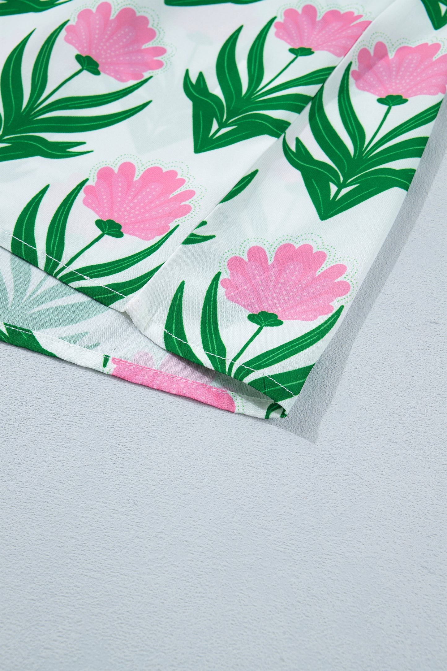 Blouse met veelkleurige bloemenprint pofmouwen contrasterende boord en V-hals