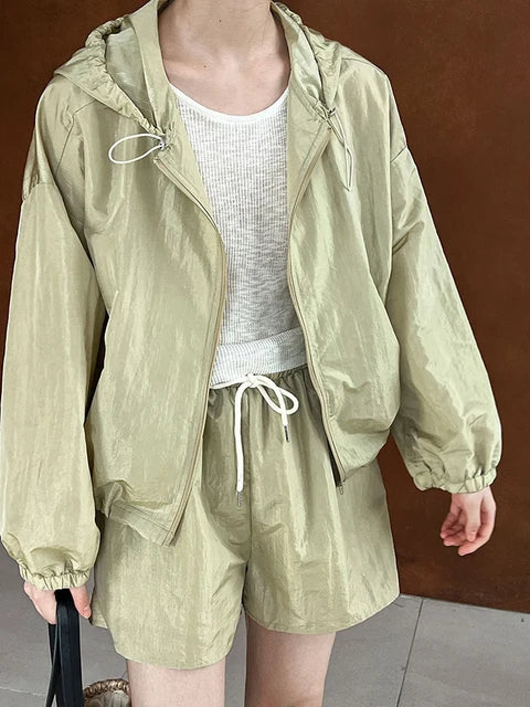 Women's Summer Athletic and Casual Set with Hood Fashionable Wide-leg Shorts Two-piece Set
