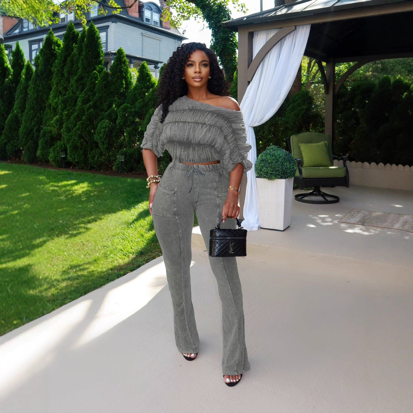 Sexy tweedelig setje croptop en nauwsluitende lange flared broek