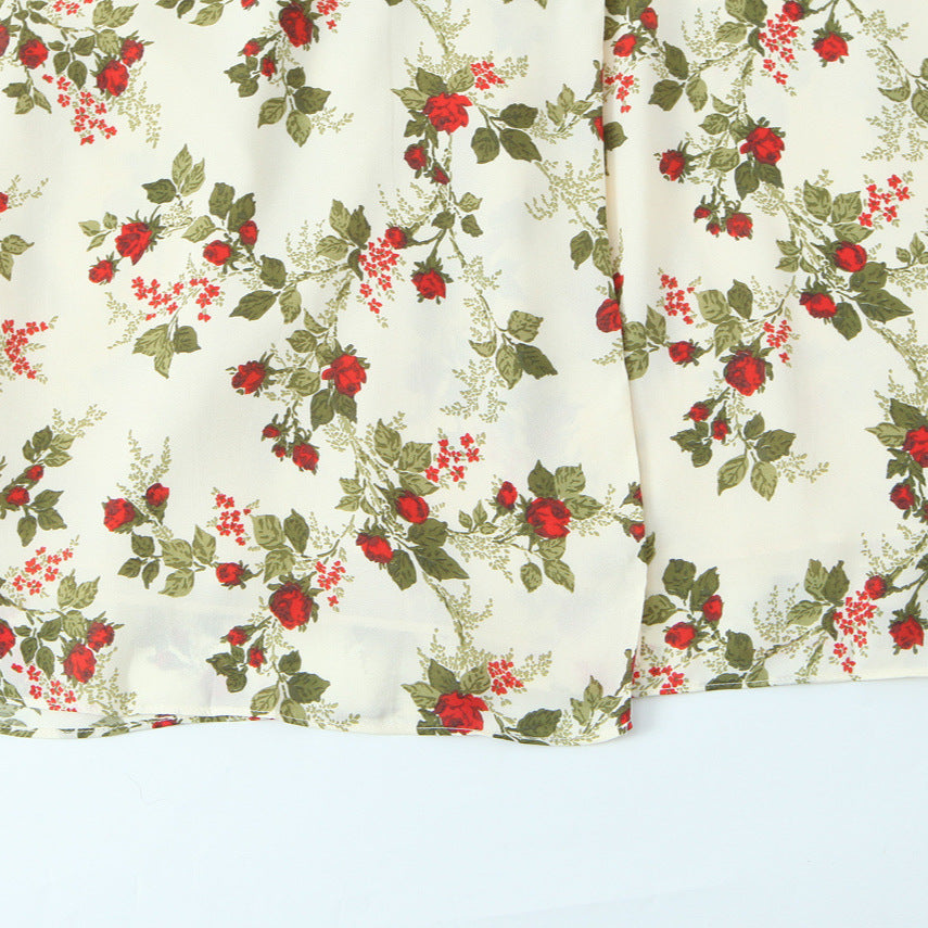 Stijlvolle wikkeljurk met bloemenprint strikceintuur en lange mouwen