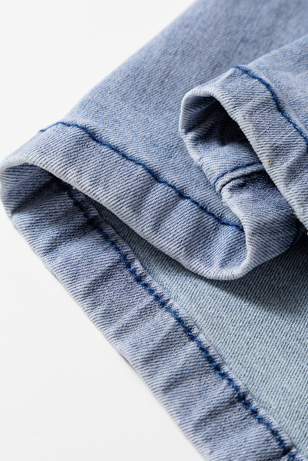 Jeans met knoopsluiting hoge taille en uitlopende pijpen