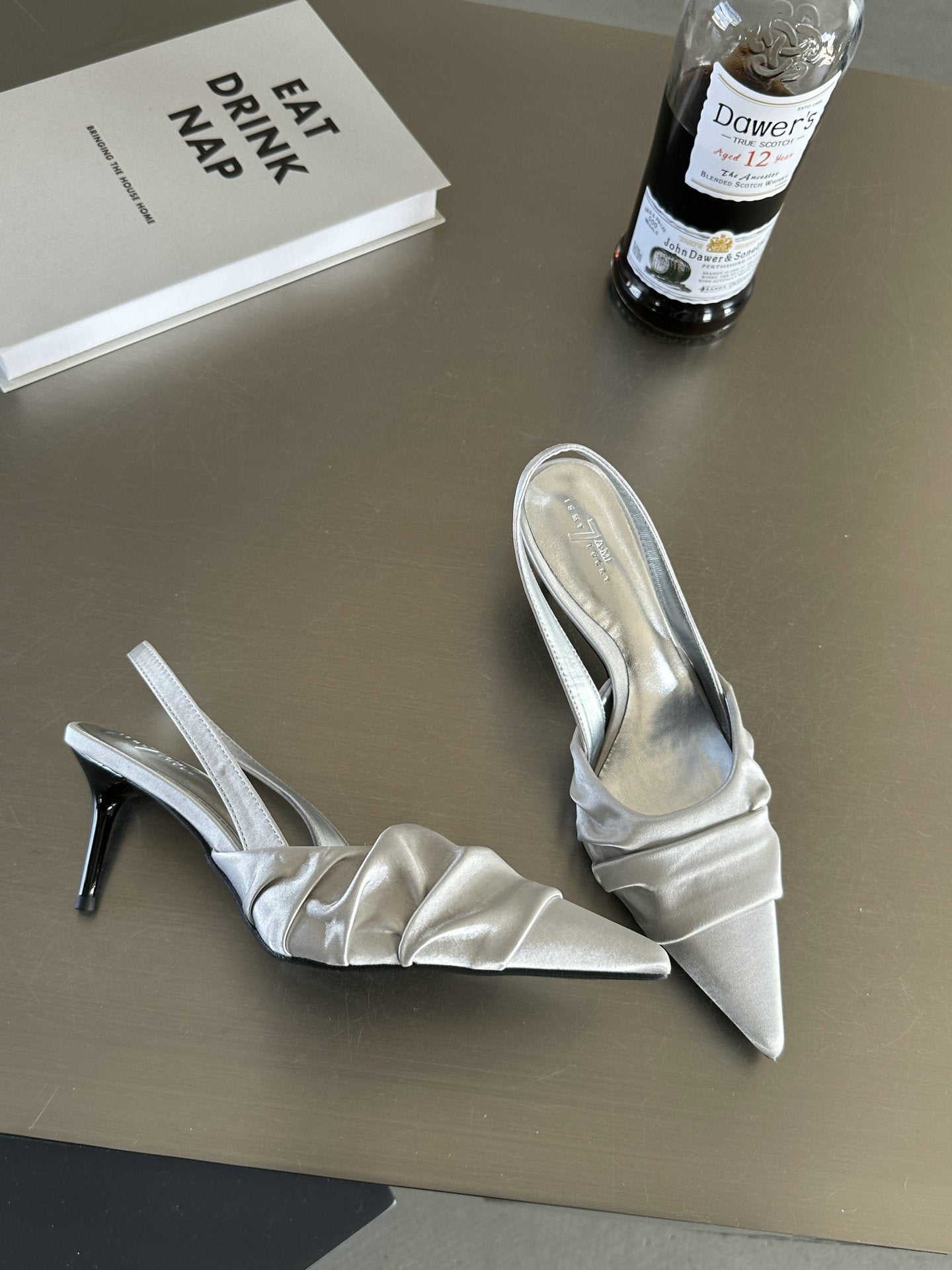 Slingback pumps met stilettohak en gesloten puntige neus