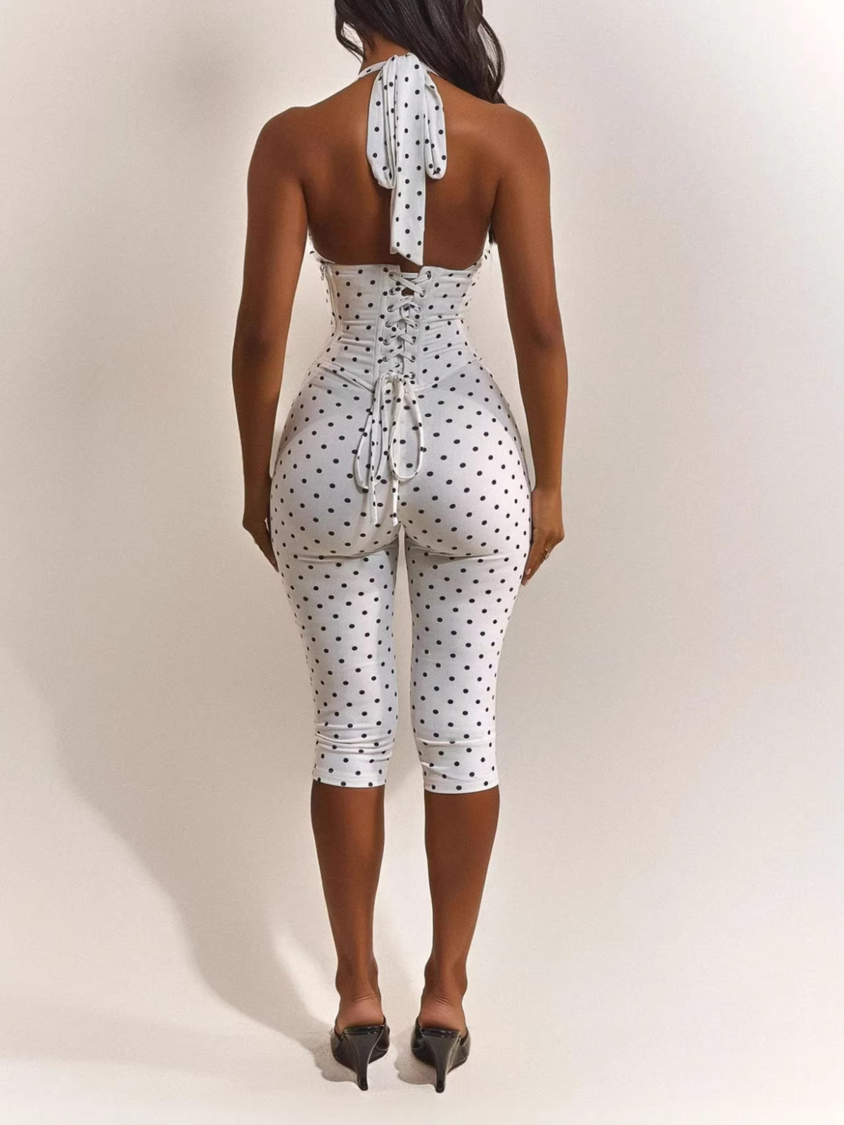 Jumpsuit met halternek en open rug strik en stippen