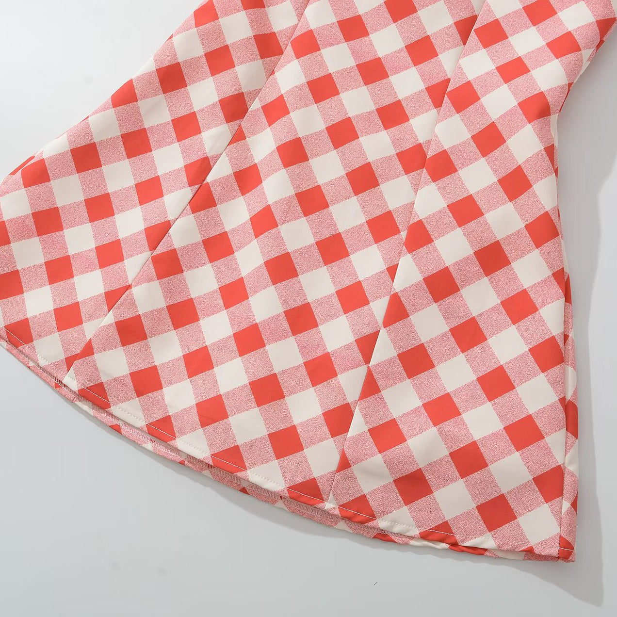 Stijlvolle klassiek rood geruit halter A-lijn mini-jurk met open rug en vetersluiting