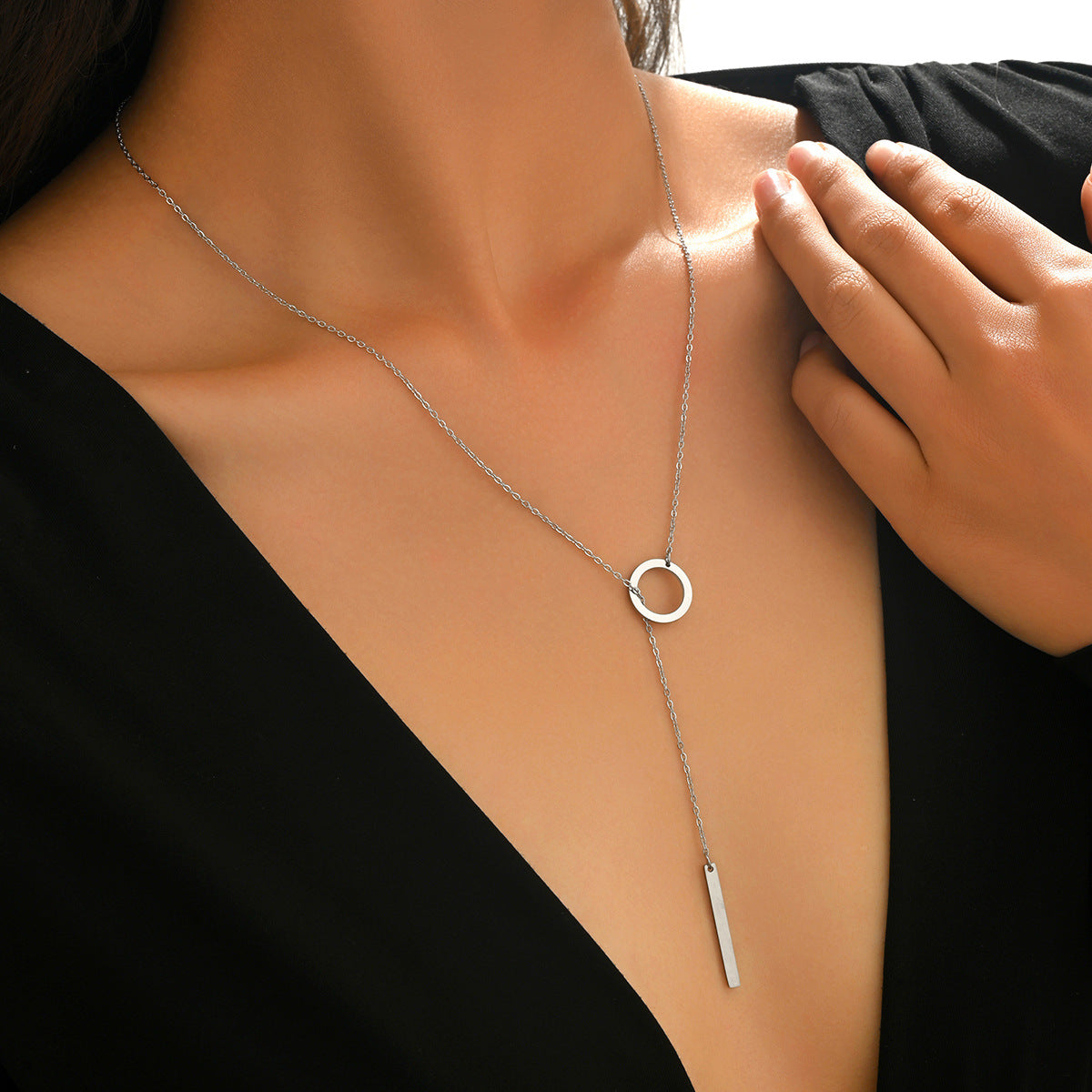 Geometrische ronde hanger ketting met vergulde titanium stalen schakels
