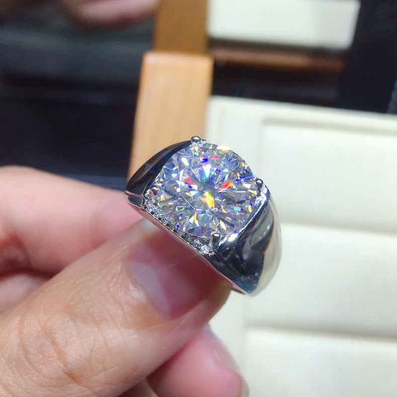 Herenring met 5 karaat acht harten en acht pijlen verguld met PT950 simulatiemoissaniet