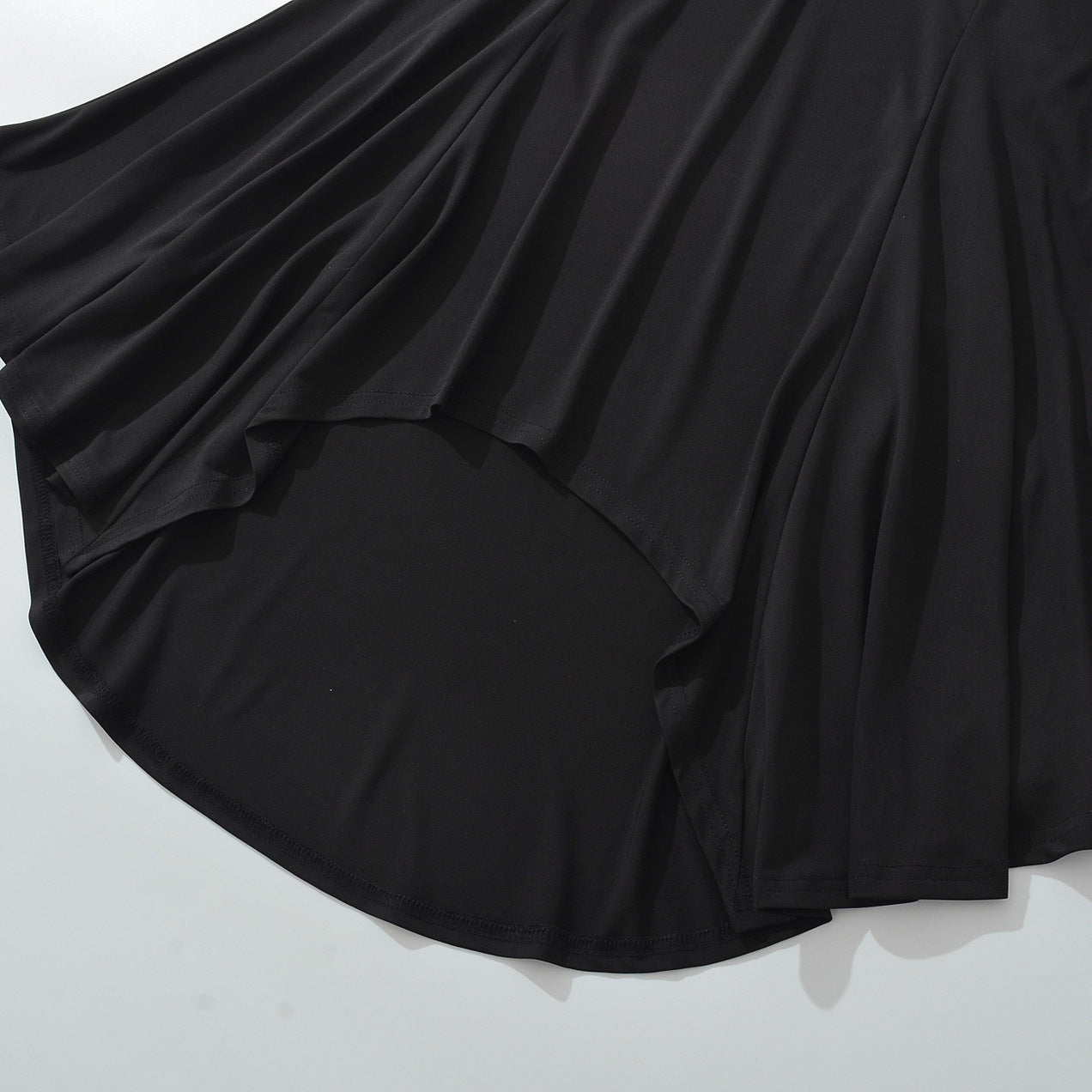 Asymmetrische damesrok met hoge geplooide taille