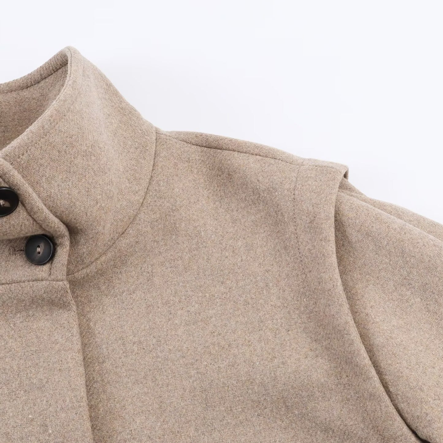 Gecombineerd jas met hoge kraag minimalistische stijl