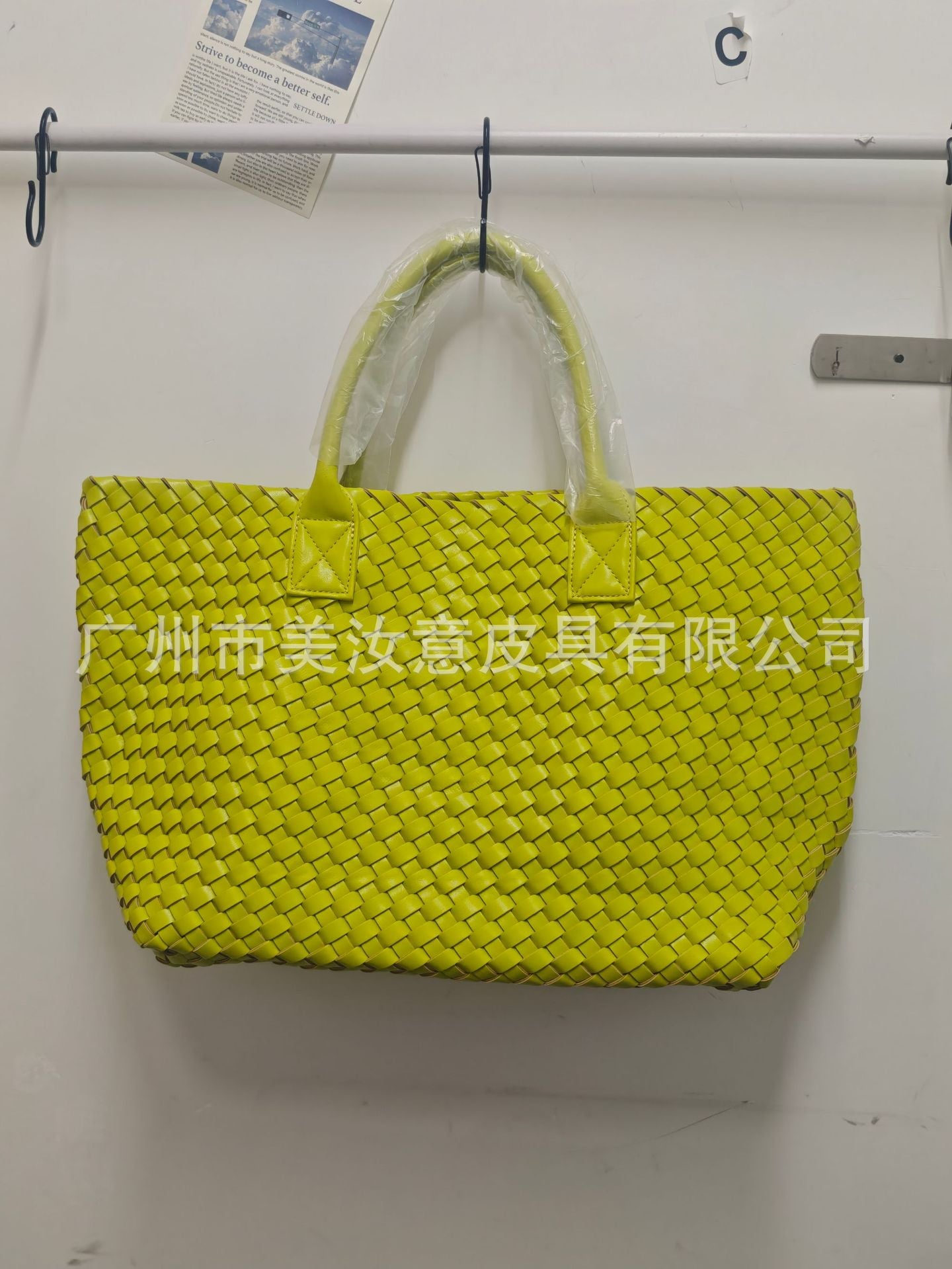 2025 New woven tote big bag fashionable high-end handbag celebrity same style trendy hand-carrying bag shoulder bag
