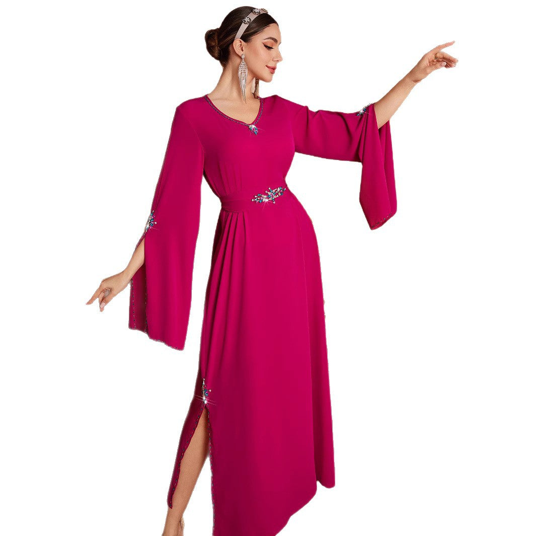 V-hals Turkse jurk met handgestikte diamantversieringen