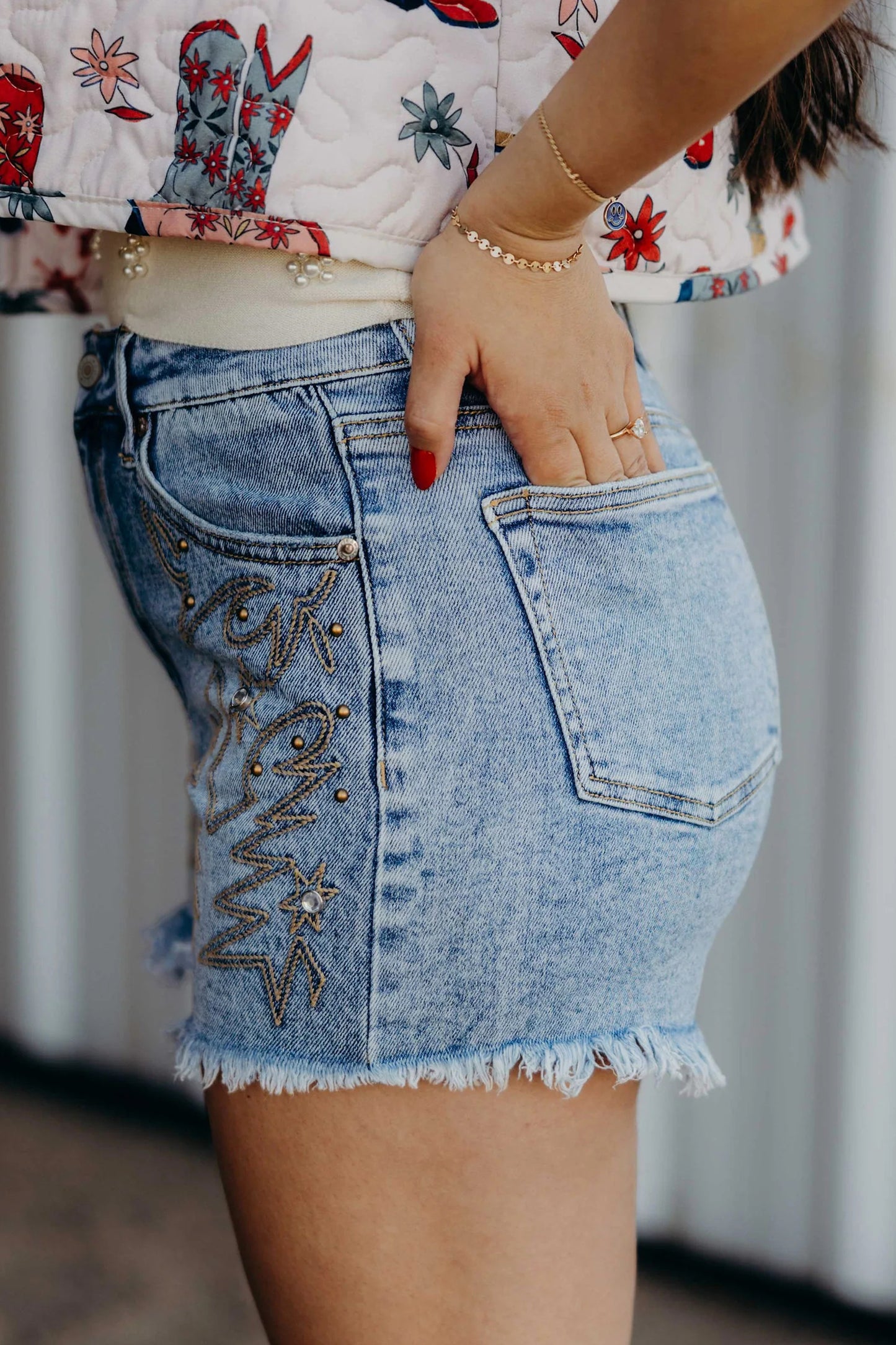 Blauwe denim shorts met western-look ruwe zoom en geborduurde studs