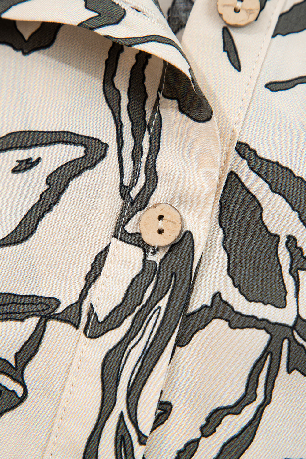 Losse blouse met bloemenprint vleermuismouwen en knoopsluiting