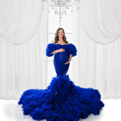 Plus-size fluffy tulle maternity photo shoot outfit, strapless bustier