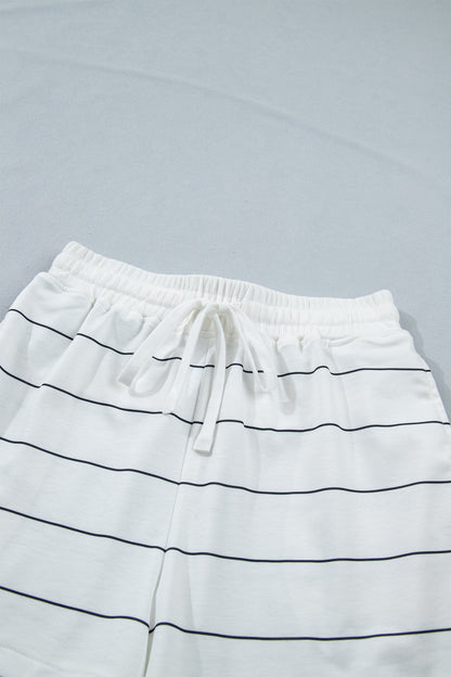 Gestreepte shirt met korte mouwen en shorts met zakken en trekkoord 2-delige set
