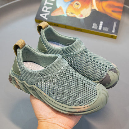 Children's athletic shoes