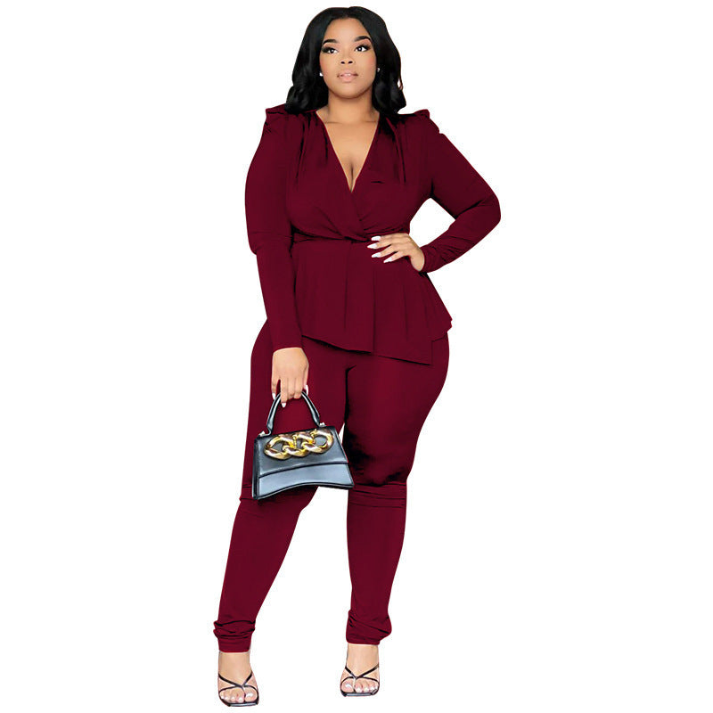 Plus size damespak met diepe V-hals lange mouwen en kokerbroek