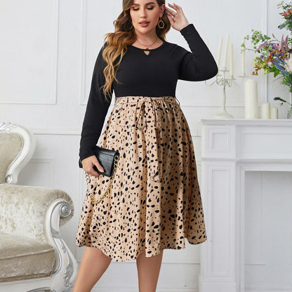 Plus size  2-in-1 look midi-jurk met stippenprint