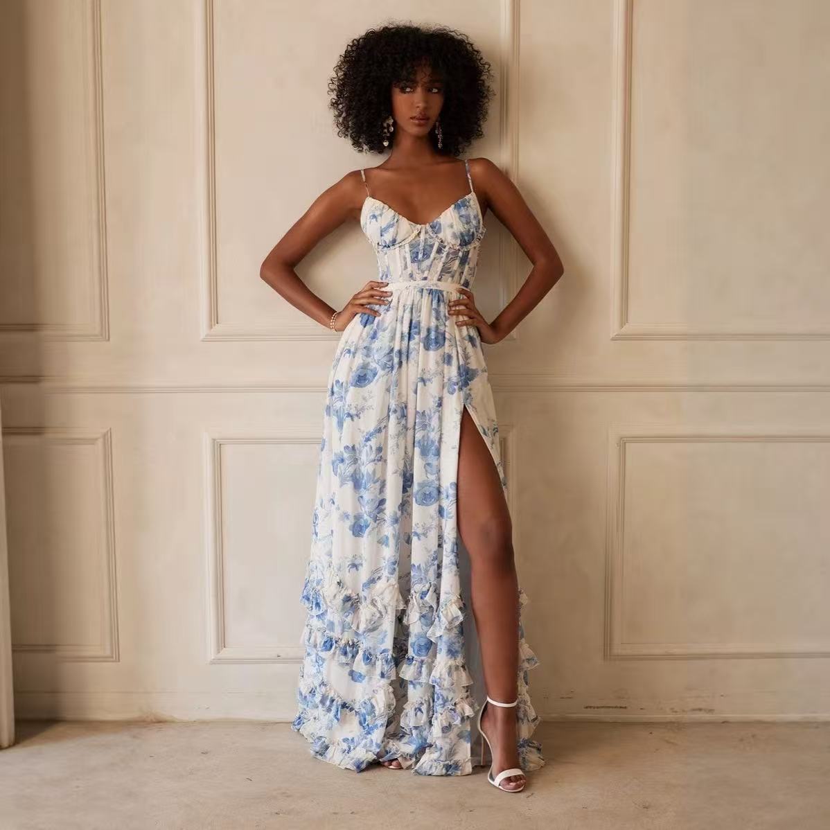 Maxi-jurk van chiffon met bloemenprint split ruches en strikbandjes op de rug