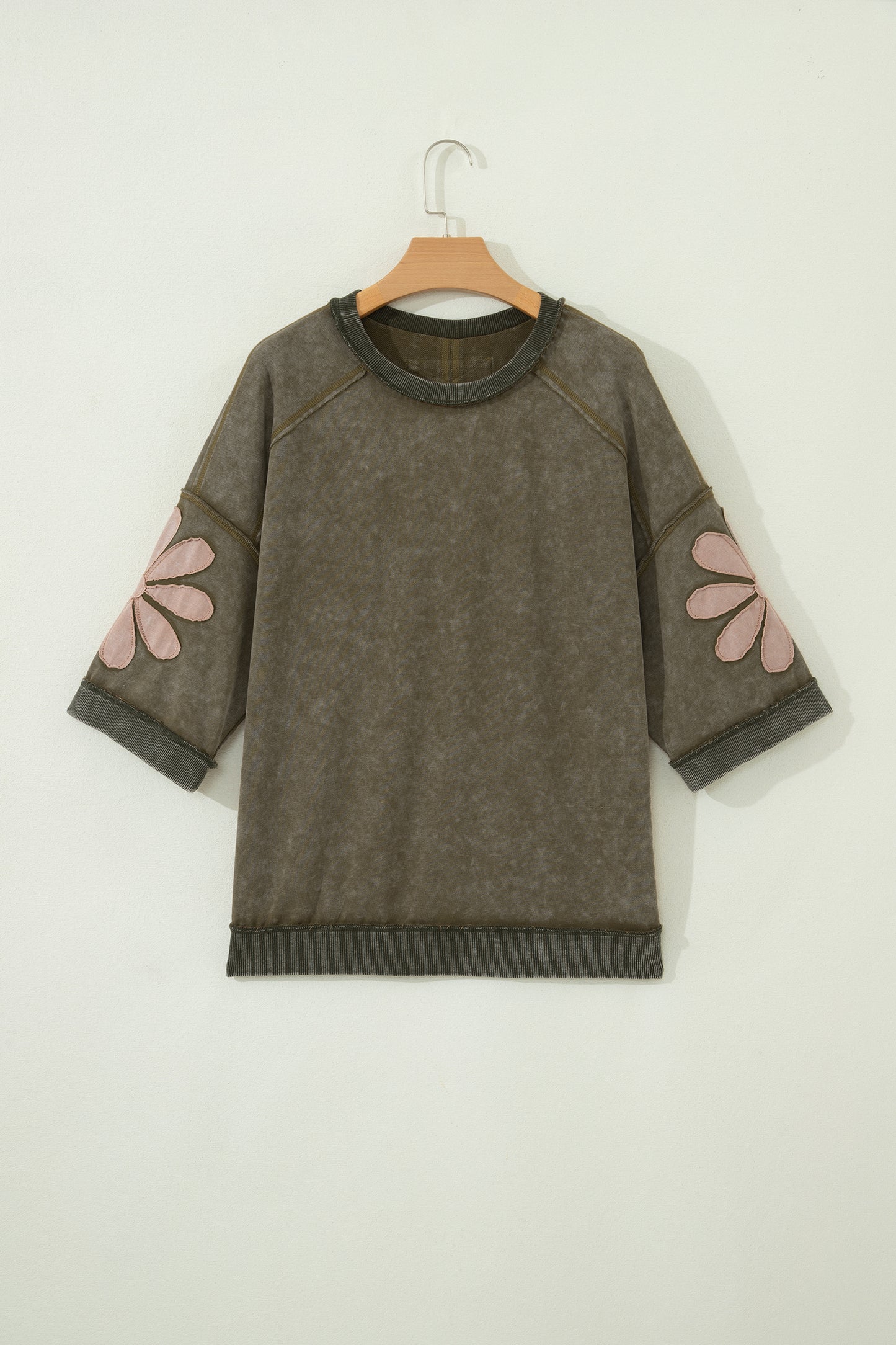 Mineral Wash oversized top met rafelige naden bloemenmotief patchwork en 3/4 mouwen