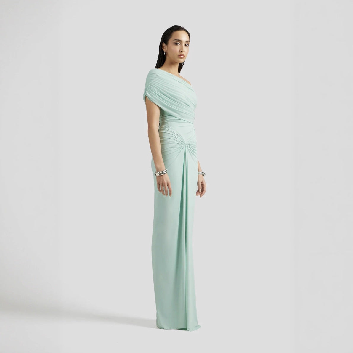 Chic Off-Shoulder Sleeveless High-Waisted Pleated Fitted Dress with Floor-Length Elegant Design