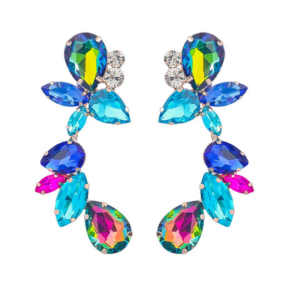 Trendy oorbellen met strasssteentjes en bloemmotief