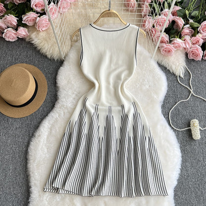 European and American minimalist sleeveless round neck striped knitted dress for women's summer waist cinching design niche fai