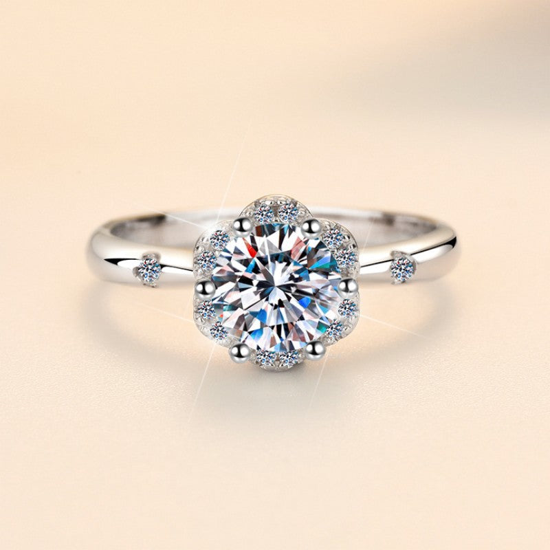 Ring met bloemenmotief en moissanite verguld met 18 karaats sterling zilver