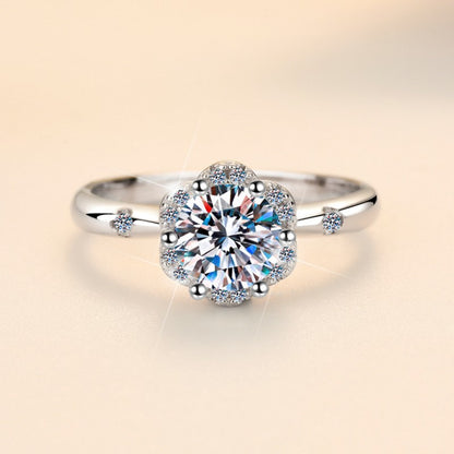 Ring met bloemenmotief en moissanite verguld met 18 karaats sterling zilver