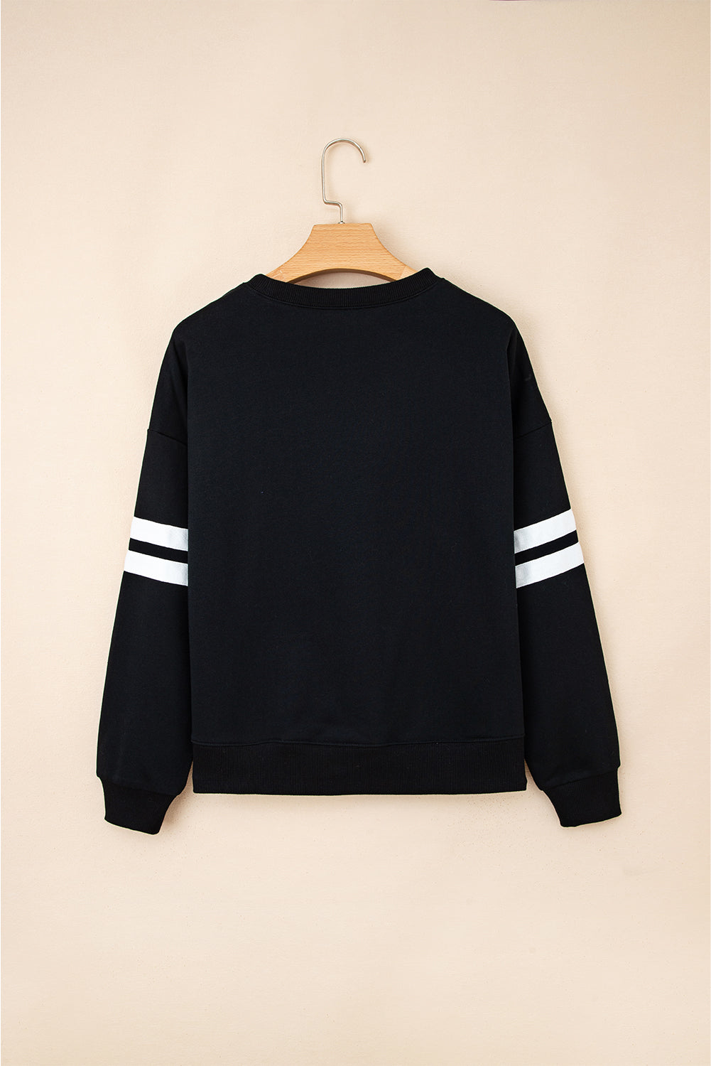 Preppy sweatshirt met strepen op de mouwen en een losse pasvorm