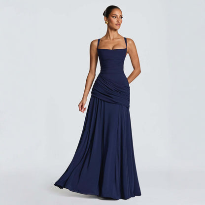 Elegante mouwloze jurk met plooien en wijde rok