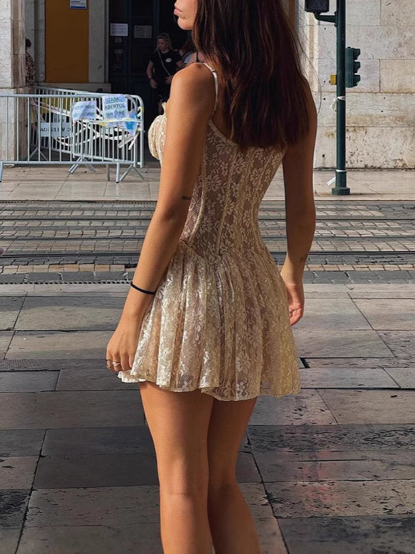 Kanten mini-jurk met spaghettibandjes