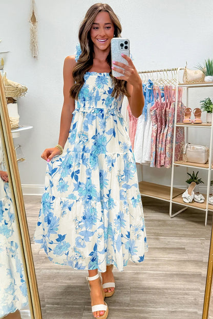 Hemelsblauwe maxi-jurk met ruches aan de bandjes smockwerk en hoge taille