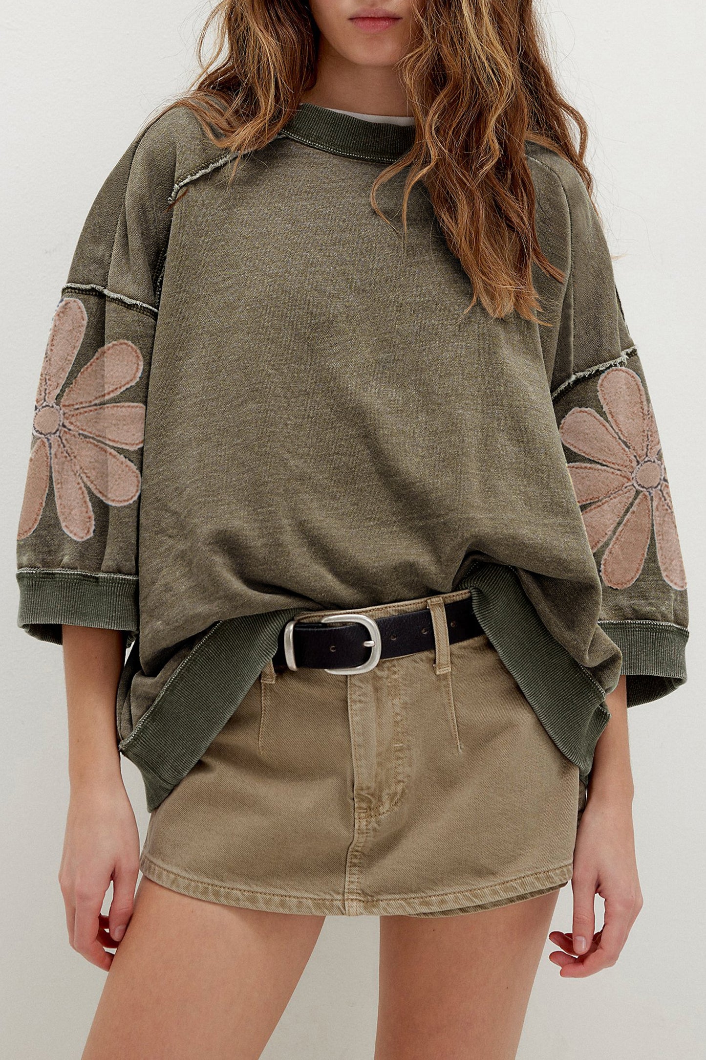 Mineral Wash oversized top met rafelige naden bloemenmotief patchwork en 3/4 mouwen