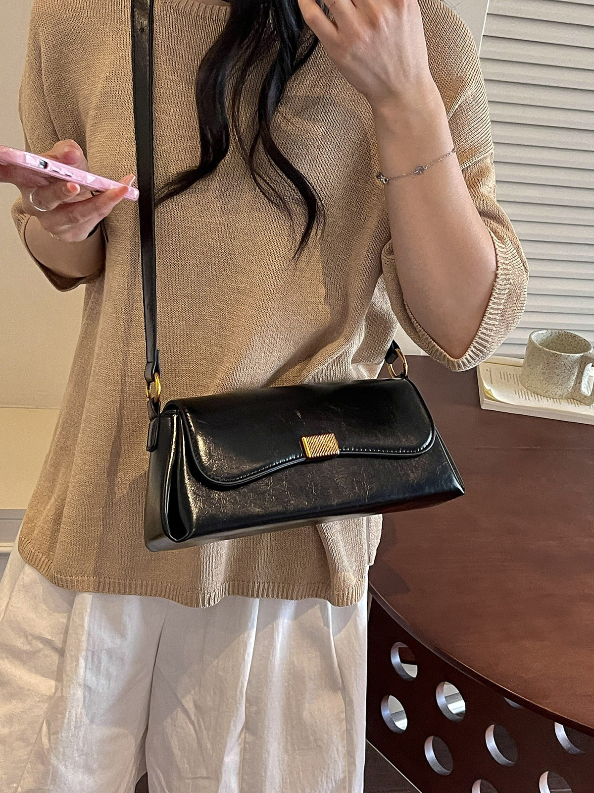 Retro Shoulder Bag with Magnetic Closure