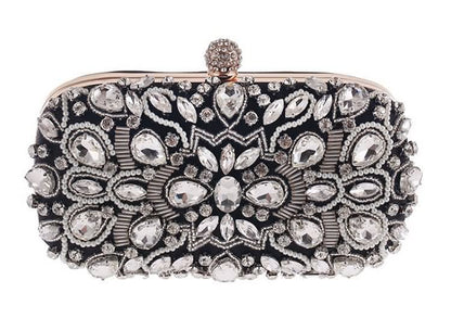 Luxe damesclutch met parels en diamantsteentjes