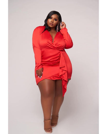 Plus Size Korte Jurk Met Ruches Diepe V-hals En Lange Mouwen