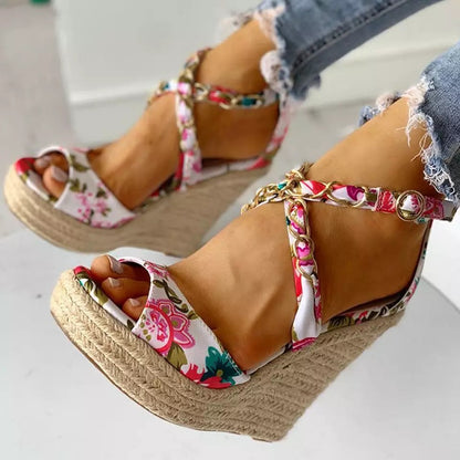 Dames wedges met print en kettingdetail