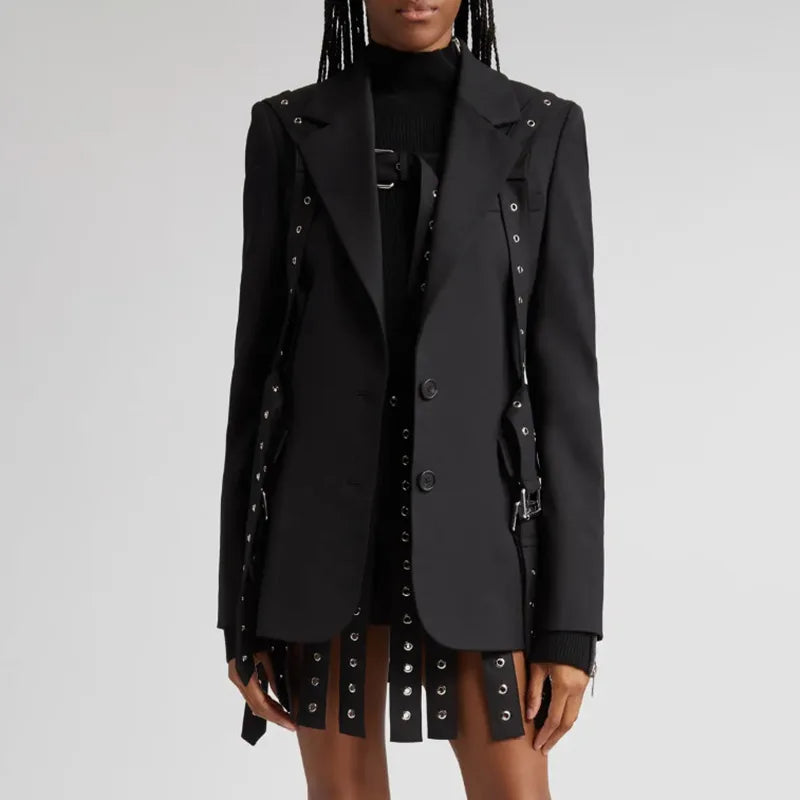 Designer blazer met vetersluiting en splitdetails