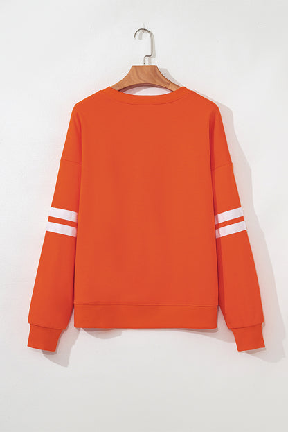 Preppy sweatshirt met strepen op de mouwen en een losse pasvorm