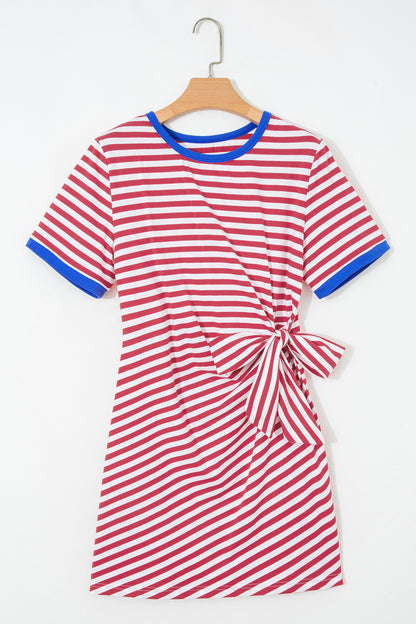 Gestreepte mini-jurk met strik contrasterende bies korte mouwen en ronde hals