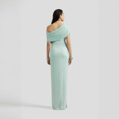 Chic Off-Shoulder Sleeveless High-Waisted Pleated Fitted Dress with Floor-Length Elegant Design