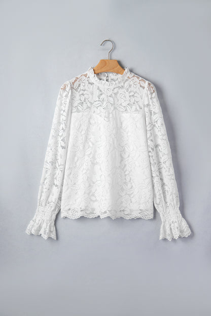 Witte kanten blouse met ronde hals ruches en lange mouwen
