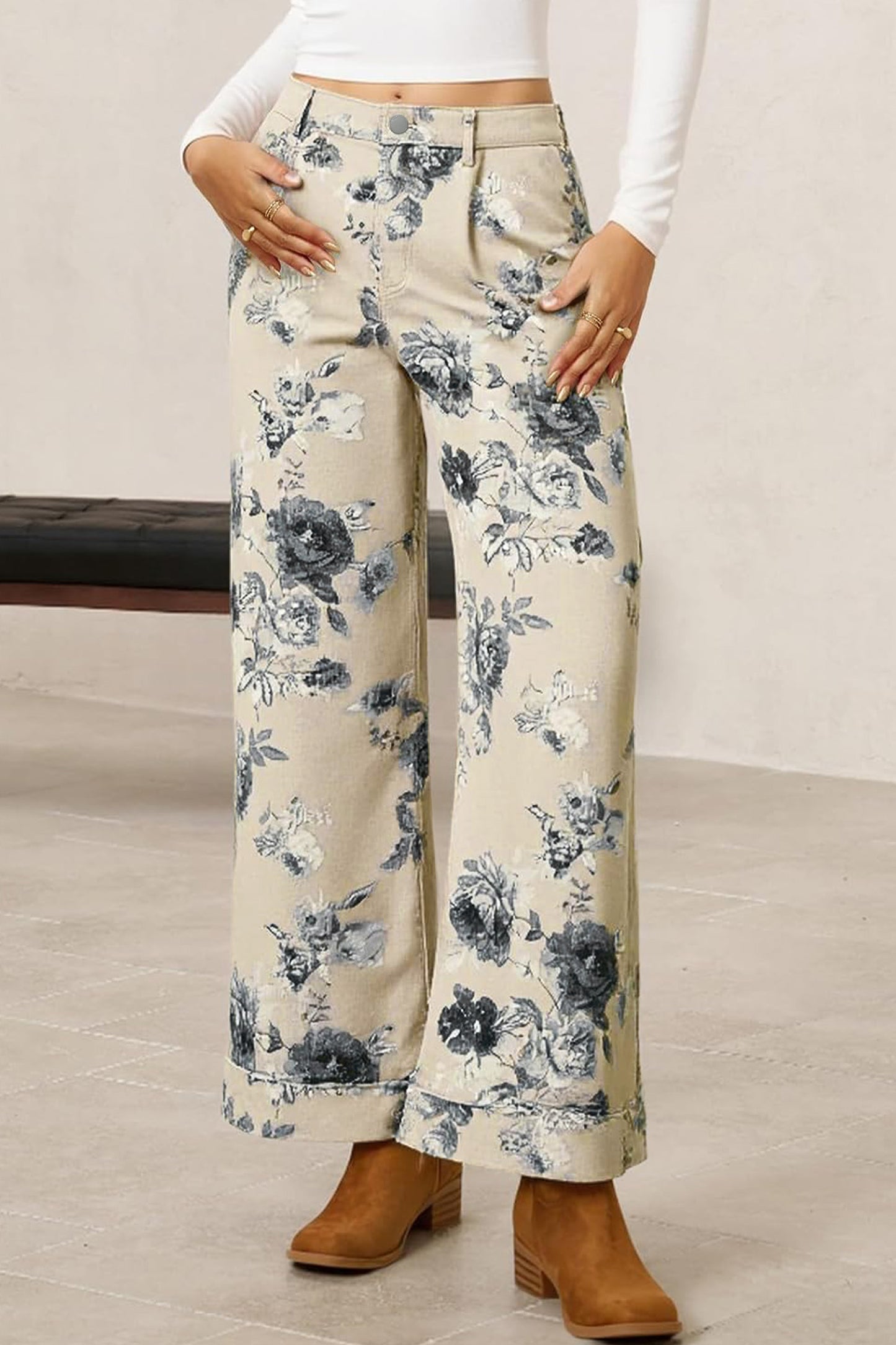 Beige retro jeans met bloemenprint en omgeslagen pijpen